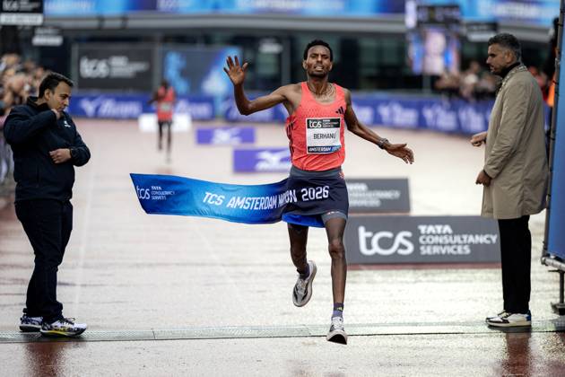 AMSTERDAM - Lemi Berhanu wins the Amsterdam Marathon. ANP RAMON VAN FLYMEN xVIxANPxSportx xxANPxIVx 572821141 originalFilename: 572821141