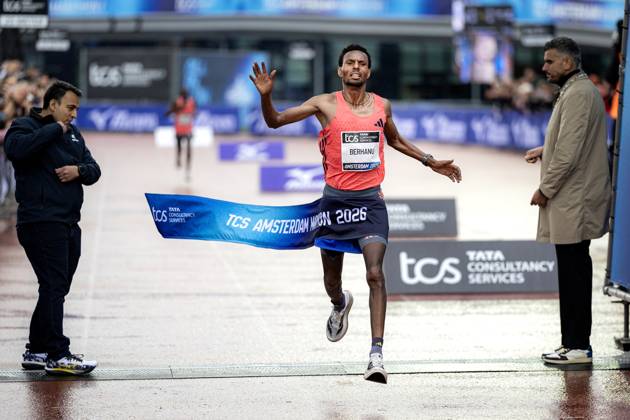 AMSTERDAM - Lemi Berhanu wins the Amsterdam Marathon. ANP RAMON VAN FLYMEN xVIxANPxSportx xxANPxIVx 572821891 originalFilename: 572821891