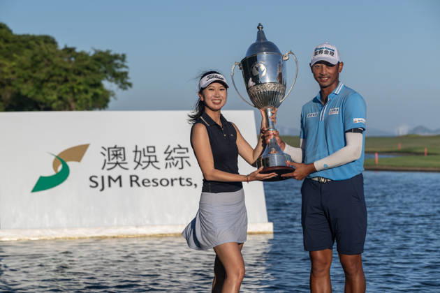 October 18, 2026, Macau, Macao Sar, China: WANG Wei-hsuan from Chinese Taipei ( Taiwan) wins the Macau Open 2026. With his wife Cindy Zhou. Macau Open Golf 2026 Final Round. Macau China - ZUMAr144 20261018_zap_r144_061 Copyright: xJaynexRussellx