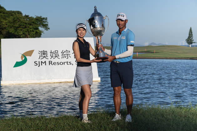 October 18, 2026, Macau, Macao Sar, China: WANG Wei-hsuan from Chinese Taipei ( Taiwan) wins the Macau Open 2026. With his wife Cindy Zhou. Macau Open Golf 2026 Final Round. Macau China - ZUMAr144 20261018_zap_r144_067 Copyright: xJaynexRussellx