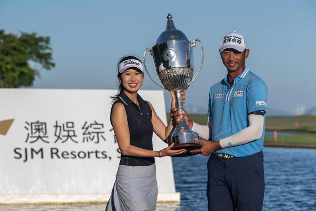 October 18, 2026, Macau, Macao Sar, China: WANG Wei-hsuan from Chinese Taipei ( Taiwan) wins the Macau Open 2026. With his wife Cindy Zhou. Macau Open Golf 2026 Final Round. Macau China - ZUMAr144 20261018_zap_r144_069 Copyright: xJaynexRussellx