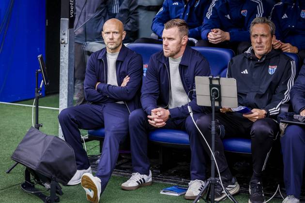 ZWOLLE , 18-10-2026 , mac3park , season 2026 2027 , Dutch Eredivisie football , match between PEC Zwolle and Go Ahead Eagles , picture shows PEC Zwolle Assistant coach Dennis van der Ree and PEC Zwolle Asisstant coach Maikel van der Werff PEC - Go Ahead Eagles  x208673561x Copyright:
