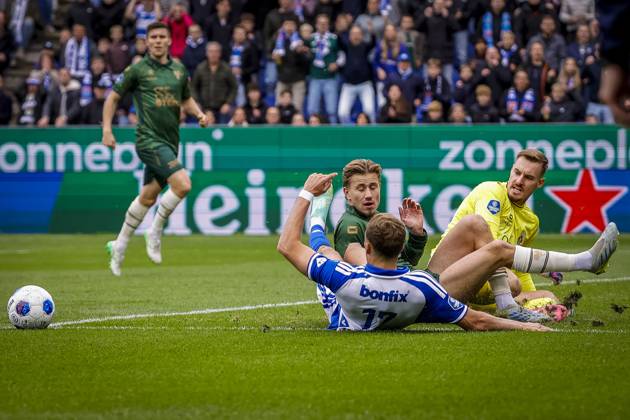 ZWOLLE , 18-10-2026 , mac3park , season 2026 2027 , Dutch Eredivisie football , match between PEC Zwolle and Go Ahead Eagles , picture shows PEC Zwolle player Sydney van Hooijdonk, GA Eagles player Giovanni van Zwam and GA Eagles goalkeeper Kjetil Haug PEC - Go Ahead Eagles  x208674011x Copyright: