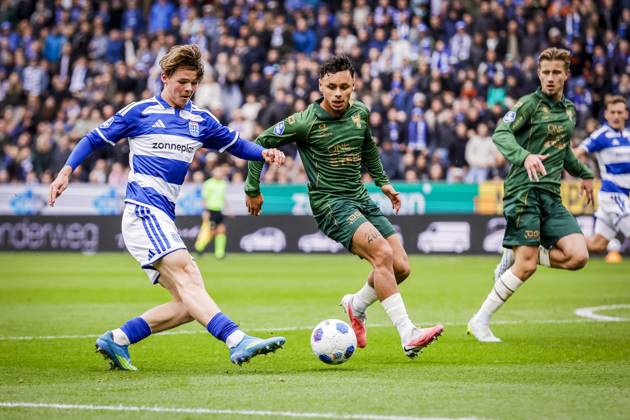 ZWOLLE , 18-10-2026 , mac3park , season 2026 2027 , Dutch Eredivisie football , match between PEC Zwolle and Go Ahead Eagles , picture shows PEC Zwolle player Gilles van der Wal and GA Eagles player Dean James and GA Eagles player Giovanni van Zwam PEC - Go Ahead Eagles  x208675032x Copyright:
