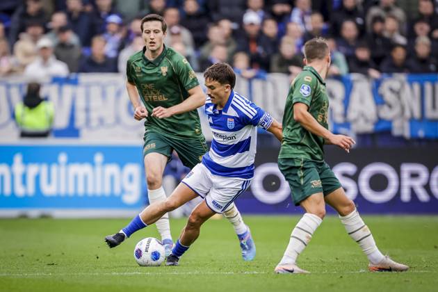 ZWOLLE , 18-10-2026 , mac3park , season 2026 2027 , Dutch Eredivisie football , match between PEC Zwolle and Go Ahead Eagles , picture shows PEC Zwolle player Ryan Thomas PEC - Go Ahead Eagles  x208675047x Copyright:
