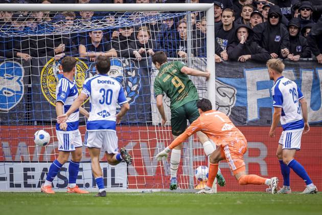 ZWOLLE , 18-10-2026 , mac3park , season 2026 2027 , Dutch Eredivisie football , match between PEC Zwolle and Go Ahead Eagles , picture shows GA Eagles player Stefan Sigurdarson scores the 0-1 PEC - Go Ahead Eagles  x208675267x Copyright: