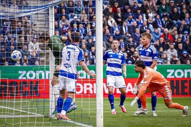 ZWOLLE , 18-10-2026 , mac3park , season 2026 2027 , Dutch Eredivisie football , match between PEC Zwolle and Go Ahead Eagles , picture shows GA Eagles player Stefan Sigurdarson scores the 0-1 PEC - Go Ahead Eagles  x208675538x Copyright: