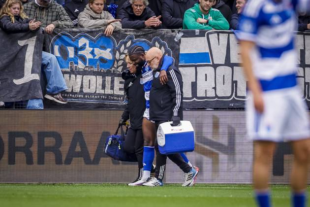 ZWOLLE , 18-10-2026 , mac3park , season 2026 2027 , Dutch Eredivisie football , match between PEC Zwolle and Go Ahead Eagles , picture shows PEC Zwolle player Sherel Floranus left the pitch after a injury PEC - Go Ahead Eagles  x208676099x Copyright: