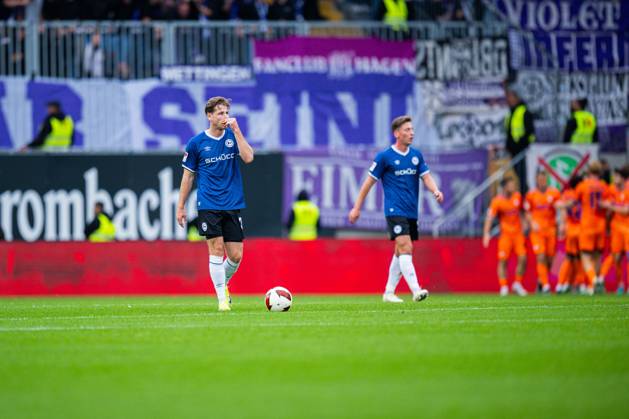 18.10.2026 - Fußball, 2026 2027, 2. Bundesliga, 8. Spieltag, DSC Arminia Bielefeld - VfL Osnabrück: (L-R) Leon Jensen (Bielefeld), Marius Wörl (Bielefeld) nach dem Tor zum 0:1 von Robin Meißner (Osnabrück) DFL REGULATIONS PROHIBIT ANY USE OF PHOTOGRAPHS AS IMAGE SEQUENCES AND OR QUASI-VIDEO.