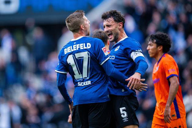 18.10.2026 - Fußball, 2026 2027, 2. Bundesliga, 8. Spieltag, DSC Arminia Bielefeld - VfL Osnabrück: (R) Maximilian Bauer (Bielefeld) jubelt nach seinem Tor zum 1:1 mit (L) Arne Sicker (Bielefeld) DFL REGULATIONS PROHIBIT ANY USE OF PHOTOGRAPHS AS IMAGE SEQUENCES AND OR QUASI-VIDEO.