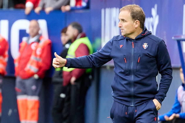 LaLiga EASports 2026 27 CA Osasuna v Racing de Santander Jagoba Arrasate (Coach. OSA) in action during the football match of LaLiga EA Sports between CA Osasuna and Racing de Santander played at El Sadar stadium in Pamplona (Spain) on Oct 18 2026. Credit: Inigo Alzugaray Agencia LOF Pamplona LaLiga EASports 2026 27 CA Osasuna v Racing de Santander Copyright: xINIGOxALZUGARAYx