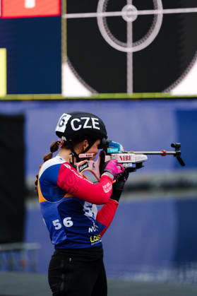 18.10.2026, GER, Biathlon, Frauen, IBU Biathlon Loop One Festival 2026, Saison 2026 2027, Super Sprint Qualifikation Damen Heat 1-4 Heda Mikolasova ( CZE, 56 ) beim Aufwärmen am Schießstand stehend München Olympiapark Bayern Deutschland Copyright: xNordphoto Vux