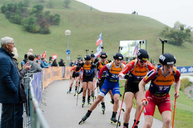 18.10.2026, GER, Biathlon, Frauen, IBU Biathlon Loop One Festival 2026, Saison 2026 2027, Super Sprint Qualifikation Damen Heat 1-4 Maren Kirkeeide ( NOR, 17 ), Ukaleq A. Slettemark ( GRL, 12 ), Lucie Charvatova ( CZE, 20 ), Joanna Jakiela ( POL, 21 ) in der Verfolgergruppe München Olympiapark Bayern Deutschland Copyright: xNordphoto Vux