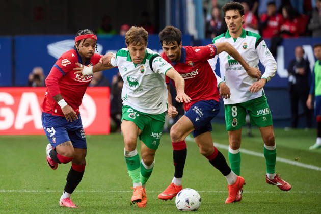 LaLiga EASports 2026 27 CA Osasuna v Racing de Santander Valentin Rosier (19. OSA) (L), Sergio Canales (20. RAC) and Alejandro Catena (24. OSA) (R) battle for the ball during the football match of LaLiga EA Sports between CA Osasuna and Racing de Santander played at El Sadar stadium in Pamplona (Spain) on Oct 18 2026. Andre Almeida (8. RAC) is also visible in the image. Credit: Inigo Alzugaray Agencia LOF Pamplona LaLiga EASports 2026 27 CA Osasuna v Racing de Santander Copyright: xINIGOxALZUGARAYx