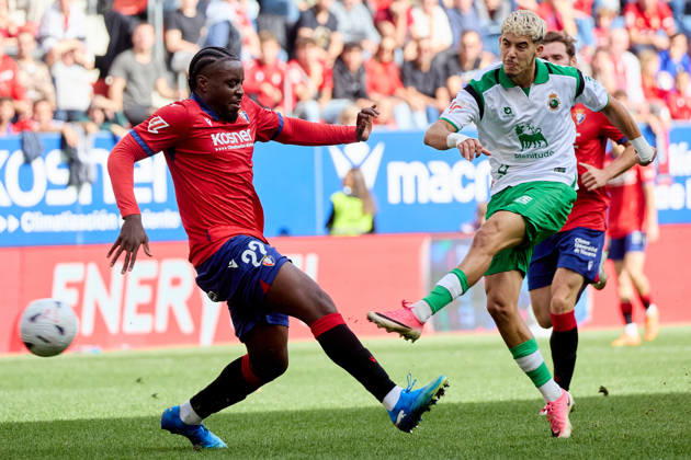 LaLiga EASports 2026 27 CA Osasuna v Racing de Santander Yassir Zabiri (21. RAC) (R) takes a shot under pressure from Enzo Boyomo (22. OSA) (L) during the football match of LaLiga EA Sports between CA Osasuna and Racing de Santander played at El Sadar stadium in Pamplona (Spain) on Oct 18 2026. Credit: Inigo Alzugaray Agencia LOF Pamplona LaLiga EASports 2026 27 CA Osasuna v Racing de Santander Copyright: xINIGOxALZUGARAYx