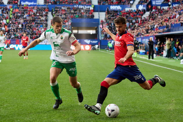 LaLiga EASports 2026 27 CA Osasuna v Racing de Santander Iker Munoz (8. OSA) (R) crosses the ball under pressure from Alvaro Mantilla (2. RAC) (L) during the football match of LaLiga EA Sports between CA Osasuna and Racing de Santander played at El Sadar stadium in Pamplona (Spain) on Oct 18 2026. Credit: Inigo Alzugaray Agencia LOF Pamplona LaLiga EASports 2026 27 CA Osasuna v Racing de Santander Copyright: xINIGOxALZUGARAYx
