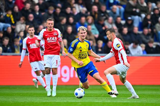 LEEUWARDEN - (lr) Jordy Clasie of AZ Alkmaar, Nicolas Binder of SC Cambuur, Peer Koopmeiners of AZ Alkmaar during the Dutch Eredivisie match between SC Cambuur and AZ Alkmaar at the Kooi Stadion on October 18, 2026 in Leeuwarden, the Netherlands. COR LASKER ANP Eredivisie 2026 27 xVIxANPxSportx xxANPxIVx 572840040 originalFilename: 572840040.jpg