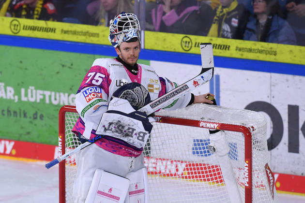 Eishockey Penny DEL 10. Spieltag Krefeld Pinguine - Eisbären Berlin am 18.10.2026 in der Yayla Arena in Krefeld Jonas Neffin ( Berlin ) Gemäß den Vorgaben der DEL Deutsche Eishockey Liga ist die Publikation und Weiterverwertung der Aufnahmen in elektronischen Medien und Endgeräten aller Art während des laufenden Spiels nicht zulässig.