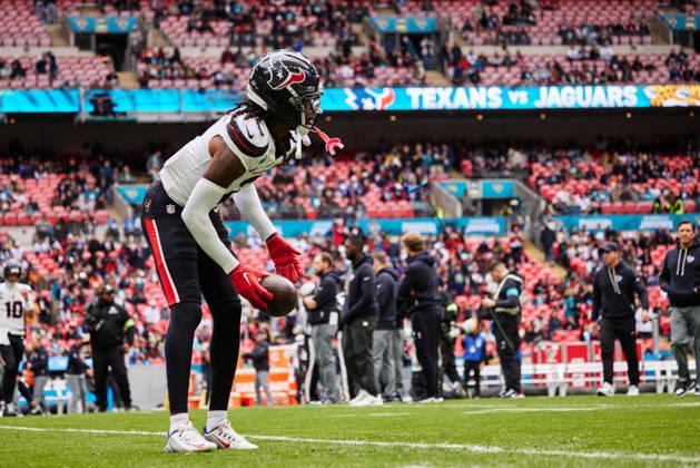 RECORD DATE NOT STATED 18th October 2026; Wembley Stadium, London, England; NFL, American Football Herren, USA American Football, Jacksonville Jaguars versus Houston Texans; Calen Bullock of the Houston Texans, S warms up pre game MattxBenxStone