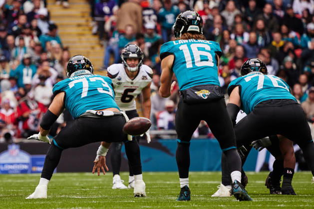 RECORD DATE NOT STATED 18th October 2026; Wembley Stadium, London, England; NFL, American Football Herren, USA American Football, Jacksonville Jaguars versus Houston Texans; Robert Hainsey of the Jacksonville Jaguars, OL hikes the ball to Trevor Lawrence of the Jacksonville Jaguars, QB MattxBenxStone