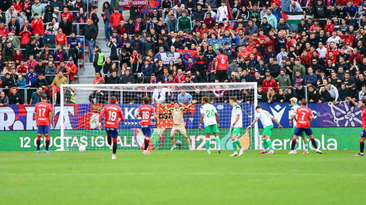 ESP: LaLiga EA Sports Atletico Osasuna v Racing Santander Ante Budimir of Osasuna scores goal and celebrates during LaLiga EA Sports match between Atletico Osasuna v Racing Santander played at El Sadar Stadium, Pamplona, on October 18 2026 in Spain Spain Soccer Copyright: xAgenciaxLOFx