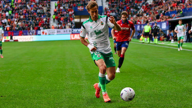 ESP: LaLiga EA Sports Atletico Osasuna v Racing Santander Sergio Canales of Racing de Santander during LaLiga EA Sports match between Atletico Osasuna v Racing Santander played at El Sadar Stadium, Pamplona, on October 18 2026 in Spain Spain Soccer Copyright: xAgenciaxLOFx