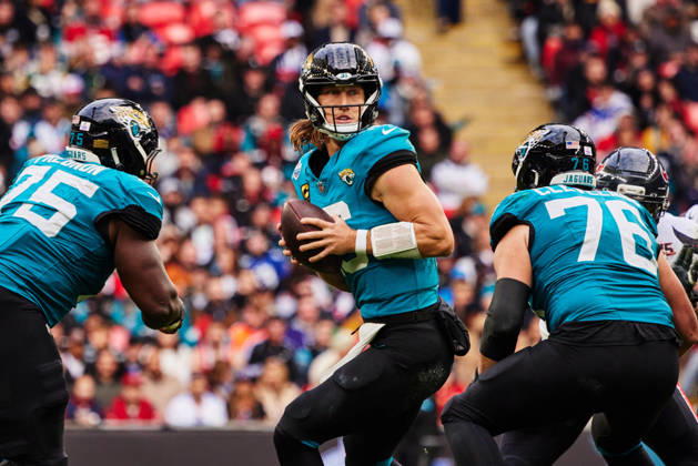 RECORD DATE NOT STATED 18th October 2026; Wembley Stadium, London, England; NFL, American Football Herren, USA American Football, Jacksonville Jaguars versus Houston Texans; Jacksonville Jaguars quarterback Trevor Lawrence prepares to pass MattxBenxStone