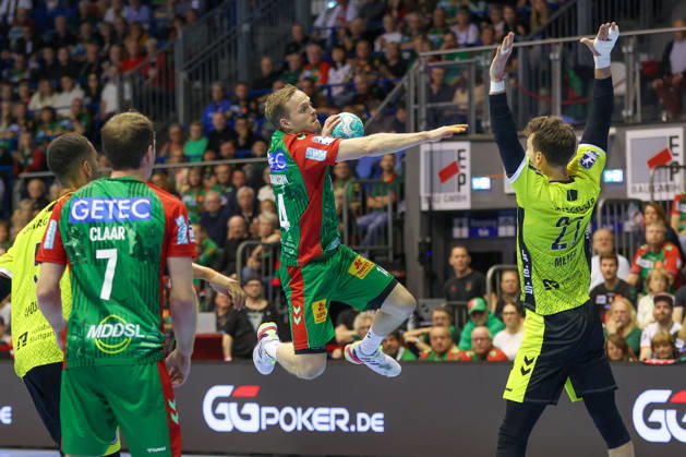 18.10.2026, xgox, Handball - Opel HBL SC Magdeburg - TVB Stuttgart emspor, v.l. Omar Ingi Magnusson (Magdeburg, 14) wirft Tor, Torschuetze, erzielt Tor, Treffer, scores the goal Magdeburg