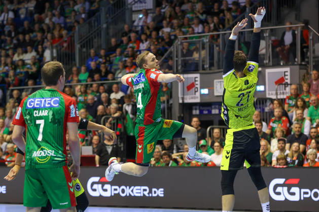 18.10.2026, xgox, Handball - Opel HBL SC Magdeburg - TVB Stuttgart emspor, v.l. Omar Ingi Magnusson (Magdeburg, 14) wirft Tor, Torschuetze, erzielt Tor, Treffer, scores the goal Magdeburg