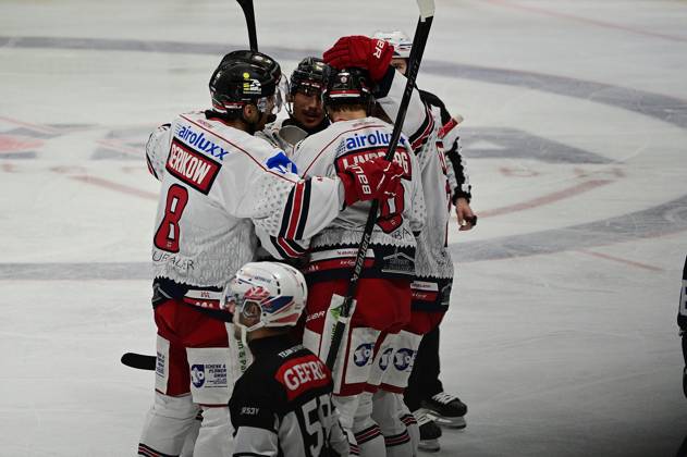 18.10.2026 xkhx Kassel, Probonio Arena Eishockey DEL 2 Playoff Saison 2026 2027 Kassel Huskies - EV Landshut Torjubel nach dem Tor zum 0:1 durch Tobias Lindberg (Landshut)