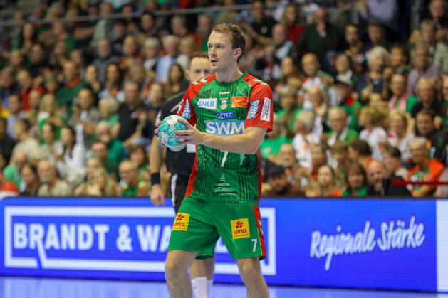 18.10.2026, xgox, Handball - Opel HBL SC Magdeburg - TVB Stuttgart emspor, v.l. Felix Claar (Magdeburg, 7) am Ball, plays the ball Magdeburg