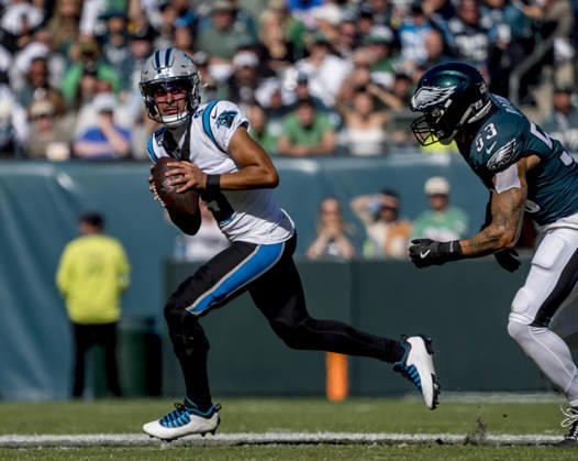 October 18, 2026, Philadelphia, Pa, USA: Oct 18, 2026; Philadelphia, PA, USA; Carolina Panthers quarterback Bryce Young (9) scrambles away from Philadelphia Eagles linebacker Zack Baun (53) during the NFL, American Football Herren, USA football matchup between the Carolina Panthers and Philadelphia Eagles at Lincoln Financial Field. Mandatory Credit: -Cal Media NFL 2026: Panthers Vs Eagles OCT 18  - ZUMAcs17 20261018_faf_cs17_028 Copyright: xScottxSeriox
