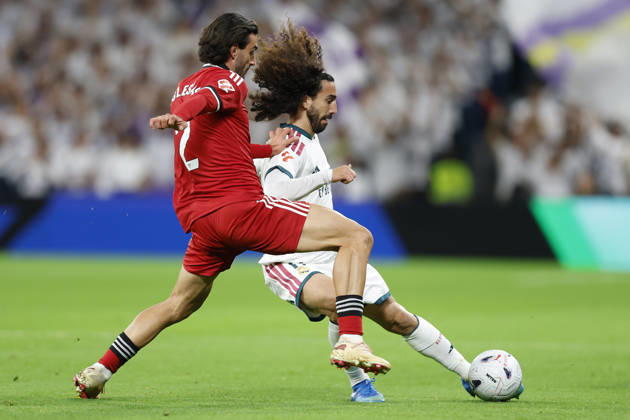 Sport Bilder des Tages RECORD DATE NOT STATED Marc Cucurella (Real Madrid CF) and Juan Iglesias (Sevilla FC) battle for the ball during the LaLiga EA Sports match between Real Madrid CF and Sevilla FC at Estadio Santiago Bernabéu on October 18, 2026 in Madrid, Spain. (Photo by Manu Reino DeFodi Images) -