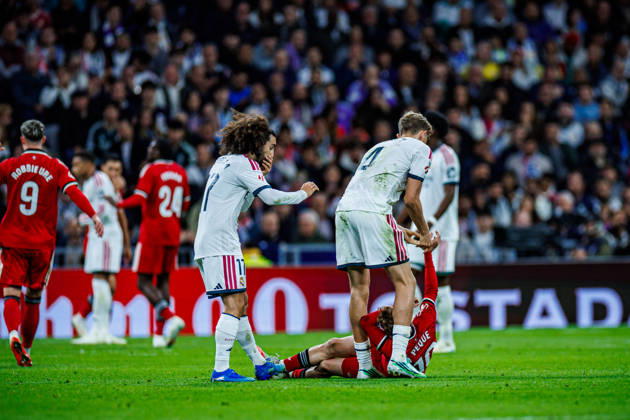 Real Madrid CF vs Sevilla FC- LaLiga EA Sports - 18 10 2026 Dean Huijsen of Real Madrid CF and Peque Fernandez of Sevilla FC during the LaLiga EA Sports match between Real Madrid CF and Sevilla FC at Santiago Bernabeu Stadium on October 18, 2026 in Madrid, Spain. Madrid Spain Copyright: xMarinaxFrutos PGSxPhotoxAgencyx