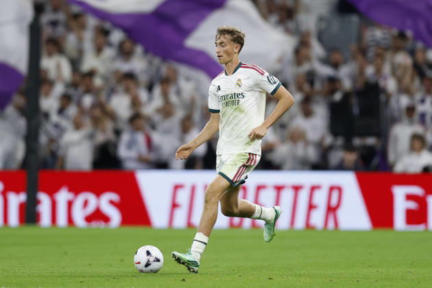 RECORD DATE NOT STATED Dean Huijsen (Real Madrid CF) controls the ball during the LaLiga EA Sports match between Real Madrid CF and Sevilla FC at Estadio Santiago Bernabéu on October 18, 2026 in Madrid, Spain. (Photo by Manu Reino DeFodi Images) -