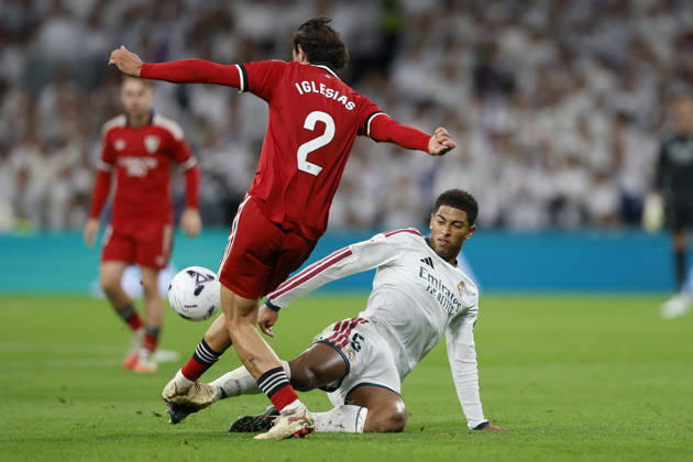 RECORD DATE NOT STATED Jude Bellingham (Real Madrid CF) and Juan Iglesias (Sevilla FC) battle for the ball during the LaLiga EA Sports match between Real Madrid CF and Sevilla FC at Estadio Santiago Bernabéu on October 18, 2026 in Madrid, Spain. (Photo by Manu Reino DeFodi Images) -