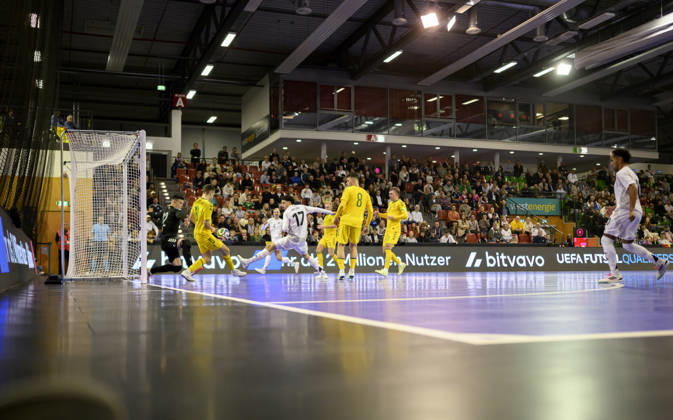 Torchance Kim Herterich (GER) gegen Torwart Ernestas Macenis l. (LIT), Aktion, Zweikampf, in der Westenergie Sporthalle. Futsal WM-Qualifikationsspiel Deutschland - Litauen 4:2, am 18.10.2026 in Mülheim an der Ruhr Deutschland. Westenergie Sporthalle