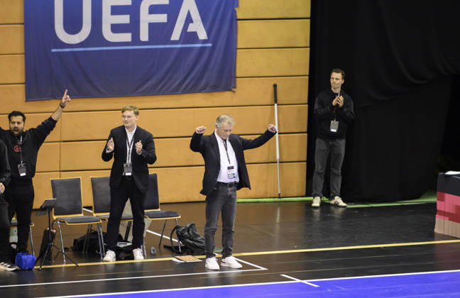 Schlussjubel Trainer Bundestrainer Marcel Loosveld . Futsal WM-Qualifikationsspiel Deutschland - Litauen 4:2, am 18.10.2026 in Mülheim an der Ruhr Deutschland. Westenergie Sporthalle