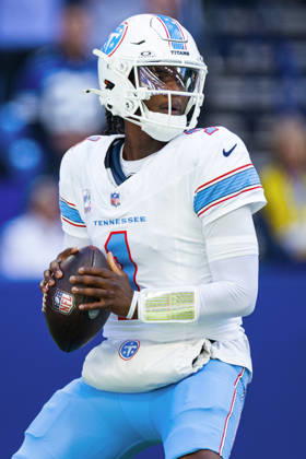 NFL, American Football Herren, USA 2026: Titans Vs Colts OCT 18 Oct 18, 2026; Indianapolis, IN, USA; Tennessee Titans quarterback Cam Ward (1) passes the ball during NFL game action against the Indianapolis Colts at Lucas Oil Stadium. Mandatory Credit: John Mersits-Cal Media (Credit Image: Â John Mersits Cal Sport Media) Indianapolis In USA EDITORIAL USE ONLY Copyright: xx ZUMA-20261018_zma_c04_023.jpg JohnxMersitsx csmphotothree535682
