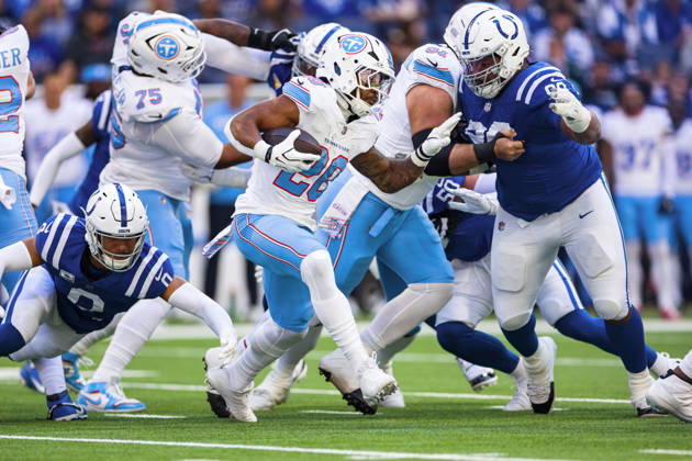 NFL, American Football Herren, USA 2026: Titans Vs Colts OCT 18 Oct 18, 2026; Indianapolis, IN, USA; Tennessee Titans running back Tony Pollard (20) runs with the ball during NFL game action against the Indianapolis Colts at Lucas Oil Stadium. Mandatory Credit: John Mersits-Cal Media (Credit Image: Â John Mersits Cal Sport Media) Indianapolis In USA EDITORIAL USE ONLY Copyright: xx ZUMA-20261018_zma_c04_022.jpg JohnxMersitsx csmphotothree535683