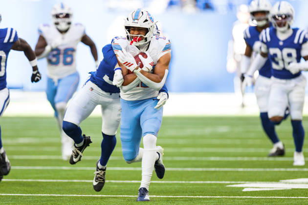 NFL, American Football Herren, USA 2026: Titans Vs Colts OCT 18 Oct 18, 2026; Indianapolis, IN, USA; Tennessee Titans wide receiver Chimere Dike (17) returns kickoff for yardage during NFL game action against the Indianapolis Colts at Lucas Oil Stadium. Mandatory Credit: John Mersits-Cal Media (Credit Image: Â John Mersits Cal Sport Media) Indianapolis In USA EDITORIAL USE ONLY Copyright: xx ZUMA-20261018_zma_c04_012.jpg JohnxMersitsx csmphotothree535693