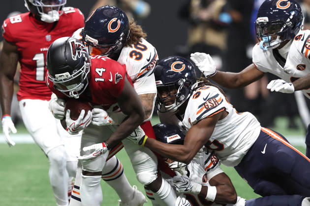 ATLANTA, GA - OCTOBER 18: Zavier Scott (30) of the Chicago Bears tackles Olamide Zaccheaus (14) of the Atlanta Falcons during the Sunday afternoon NFL, American Football Herren, USA game between the Atlanta Falcons and the Chicago Bears on October 18, 2026 at the Mercedes-Benz Stadium in Atlanta, GA. (Photo by David J. Griffin Icon Sportswire) NFL: OCT 18 Bears at Falcons EDITORIAL USE ONLY Icon9532610180841