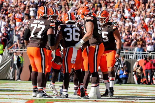 CLEVELAND, OH - OCTOBER 18: Cleveland Browns running back Audric Estime (36) celebrates with teammates after scoring on a 2-yard run during the fourth quarter of the National Football League game between the Baltimore Ravens and Cleveland Browns on October 18, 2026, at Huntington Bank Field in Cleveland, OH. (Photo by Frank Jansky Icon Sportswire) NFL, American Football Herren, USA OCT 18 Ravens at Browns EDITORIAL USE ONLY Icon261018027