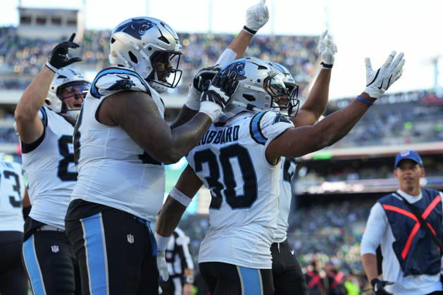 PHILADELPHIA, PA - OCTOBER 18: Carolina Panthers running back Chuba Hubbard (30) celebrates with teammates after scoring a touchdown in the second half during the game between the Carolina Panthers and Philadelphia Eagles on October 18, 2026 at Lincoln Financial Field in Philadelphia, PA. (Photo by Kyle Ross Icon Sportswire) NFL, American Football Herren, USA OCT 18 Panthers at Eagles EDITORIAL USE ONLY Icon26101813