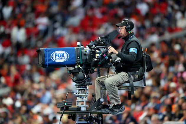 ATLANTA, GA - OCTOBER 18: A Fox Sports HDTV camera operator captures the action on the field during the Sunday afternoon NFL, American Football Herren, USA game between the Atlanta Falcons and the Chicago Bears on October 18, 2026 at the Mercedes-Benz Stadium in Atlanta, GA. (Photo by David J. Griffin Icon Sportswire) NFL: OCT 18 Bears at Falcons EDITORIAL USE ONLY Icon9532610180046