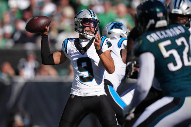 PHILADELPHIA, PA - OCTOBER 18: Carolina Panthers quarterback Bryce Young (9) throws a pass in the second half during the game between the Carolina Panthers and Philadelphia Eagles on October 18, 2026 at Lincoln Financial Field in Philadelphia, PA. (Photo by Kyle Ross Icon Sportswire) NFL, American Football Herren, USA OCT 18 Panthers at Eagles EDITORIAL USE ONLY Icon26101832