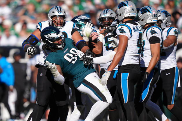 PHILADELPHIA, PA - OCTOBER 18: Carolina Panthers offensive lineman Robert Hunt (50) grabs Philadelphia Eagles defensive lineman Jalen Carter (98) in the second half during the game between the Carolina Panthers and Philadelphia Eagles on October 18, 2026 at Lincoln Financial Field in Philadelphia, PA. (Photo by Kyle Ross Icon Sportswire) NFL, American Football Herren, USA OCT 18 Panthers at Eagles EDITORIAL USE ONLY Icon26101835