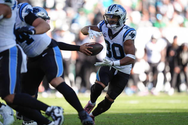 PHILADELPHIA, PA - OCTOBER 18: Carolina Panthers running back Chuba Hubbard (30) receives a handoff for a touchdown in the second half during the game between the Carolina Panthers and Philadelphia Eagles on October 18, 2026 at Lincoln Financial Field in Philadelphia, PA. (Photo by Kyle Ross Icon Sportswire) NFL, American Football Herren, USA OCT 18 Panthers at Eagles EDITORIAL USE ONLY Icon26101837