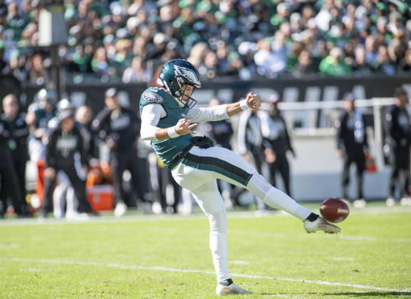 October 18, 2026, Philadelphia, Pennsylvania, United States: PhiladelphiaÃ¢â‚¬â ¢s P BRADEN MANN (10) in action during the game against the Panthers at Lincoln Financial Field in Philadelphia PA NFL, American Football Herren, USA 2026: Panthers 25 : 14 Eagles  - ZUMArf1_ 20261018_zaf_rf1_015 Copyright: xRickyxFitchettx