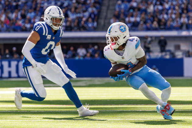 October 18, 2026, Indianapolis, Indiana, U.S: Tennessee Titans wide receiver Wan Dale Robinson (4) grabs a pass in front of Indianapolis Colts safety Camryn Bynum (0) during the game between the Tennessee Titans and the Indianapolis Colts at Lucas Oil Stadium, Indianapolis, Indiana. NFL, American Football Herren, USA 2026 Titans 26-20 Colts  - ZUMAs304 20261018_zaf_s304_021 Copyright: xScottxStuartx
